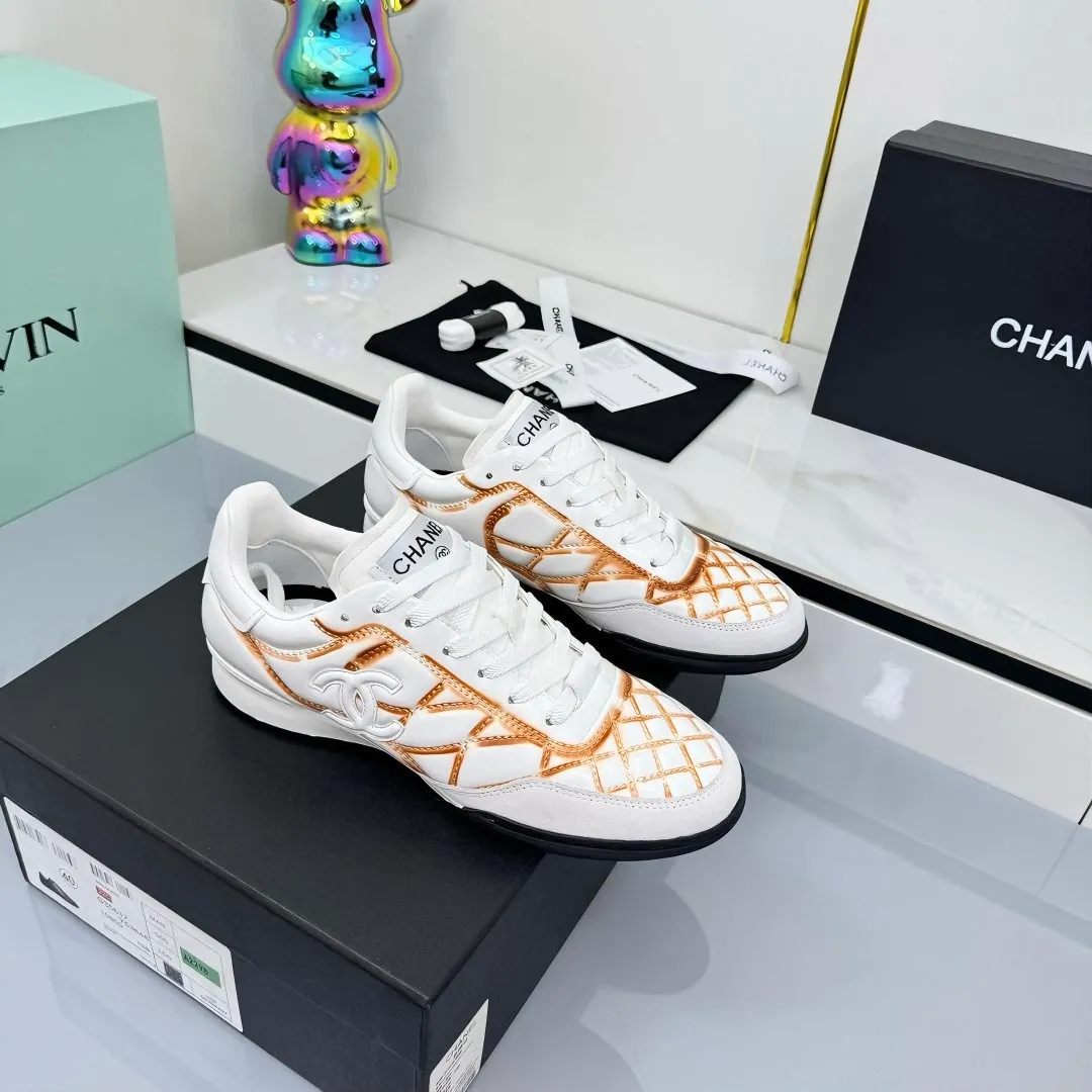👟👟Ex-factory price 620👟👟 Top version Chanel Chanel - 2025 counter top casual sports shoes This sneaker is a classic design; the upper is electro-embroidered with a variety of techniques; the outsole is fashionable and sporty; it is extraordinary and incorporates a variety of color matching elements... The diversified mix and match is very beautiful and versatile, and can be used for leisure, fashion, sports and outdoor... ꫛꫀꪝ Go➫ Material: ❶Upper is made of: original cowhide ❷Inner lining is made of: original imported sheepskin ❸Outsole is based on: original TPU combination outsole Special counter boutique packaging complete set for women 35–41